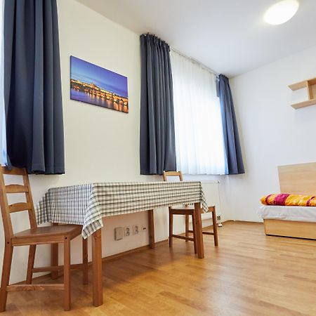 University Hotel Prag Eksteriør billede
