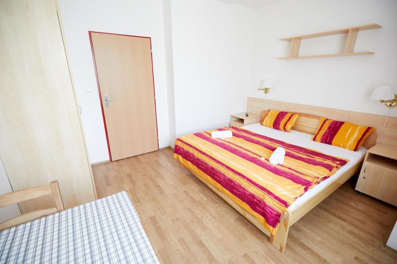 University Hotel Prag Eksteriør billede